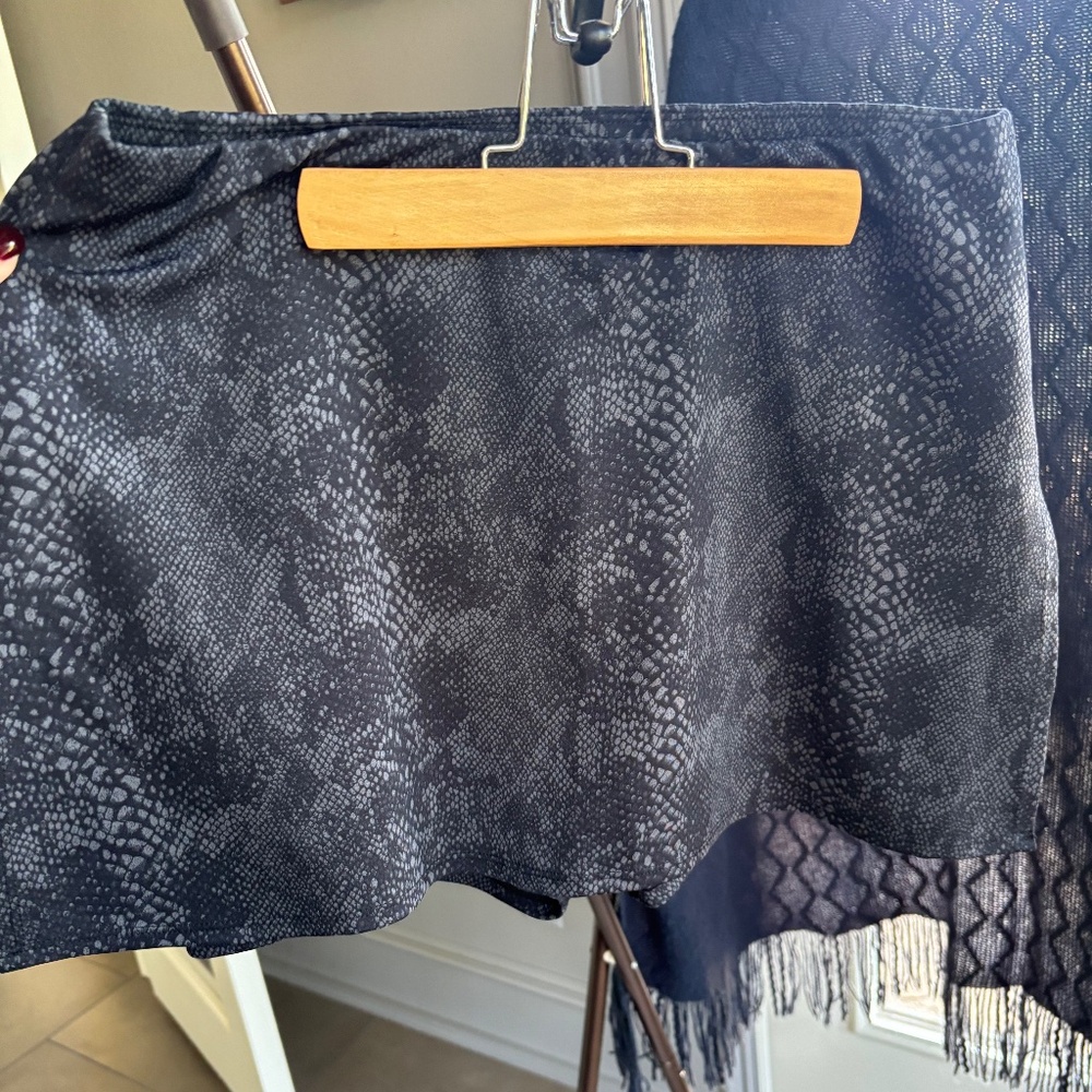 Snake print women's golf skirt size M